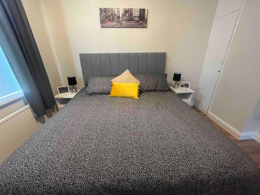 Cosy 4 Bed Bungalow In Quiet Residential Area! Strabane Esterno foto